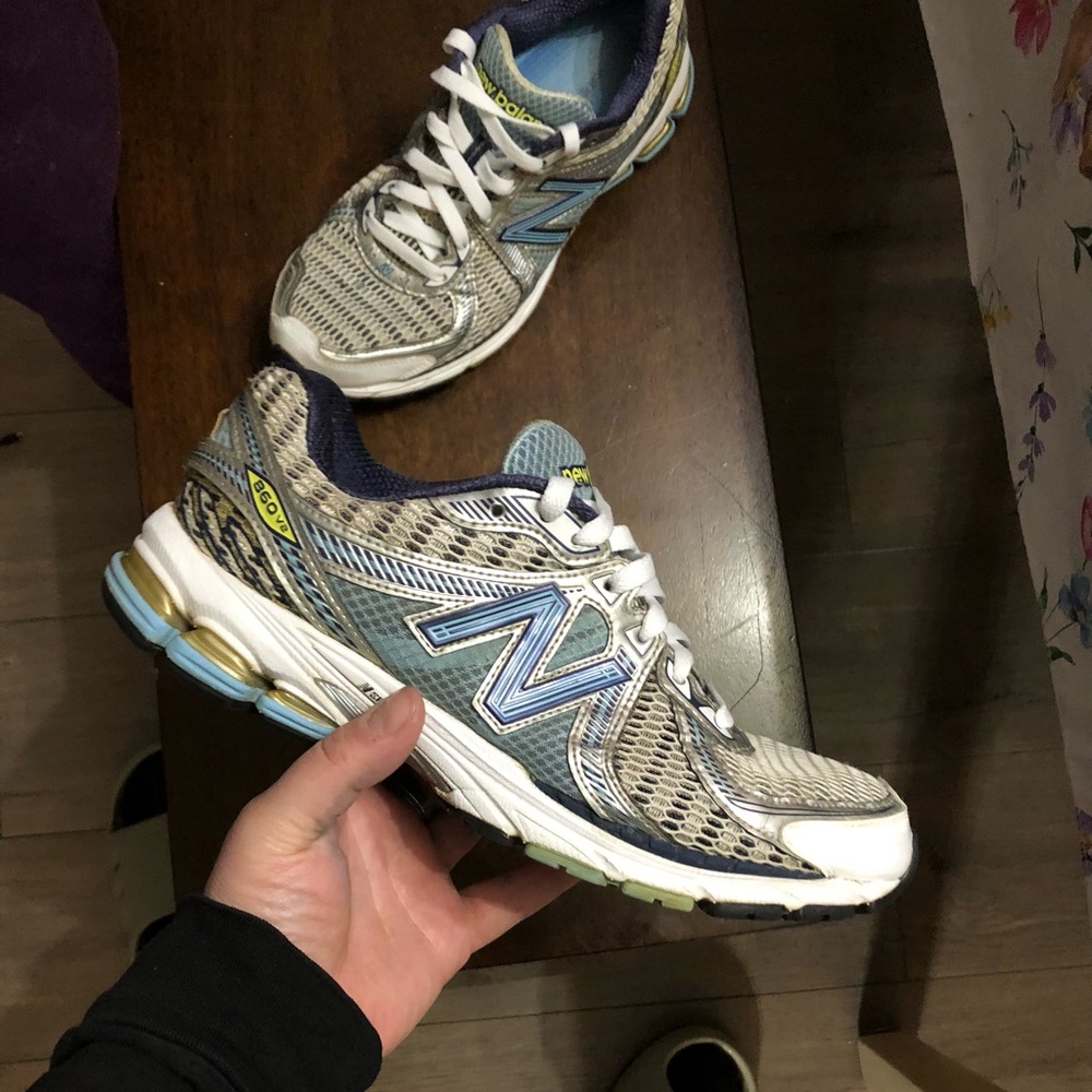 Women’s New Balance 860v2 Silver/Blue size 11